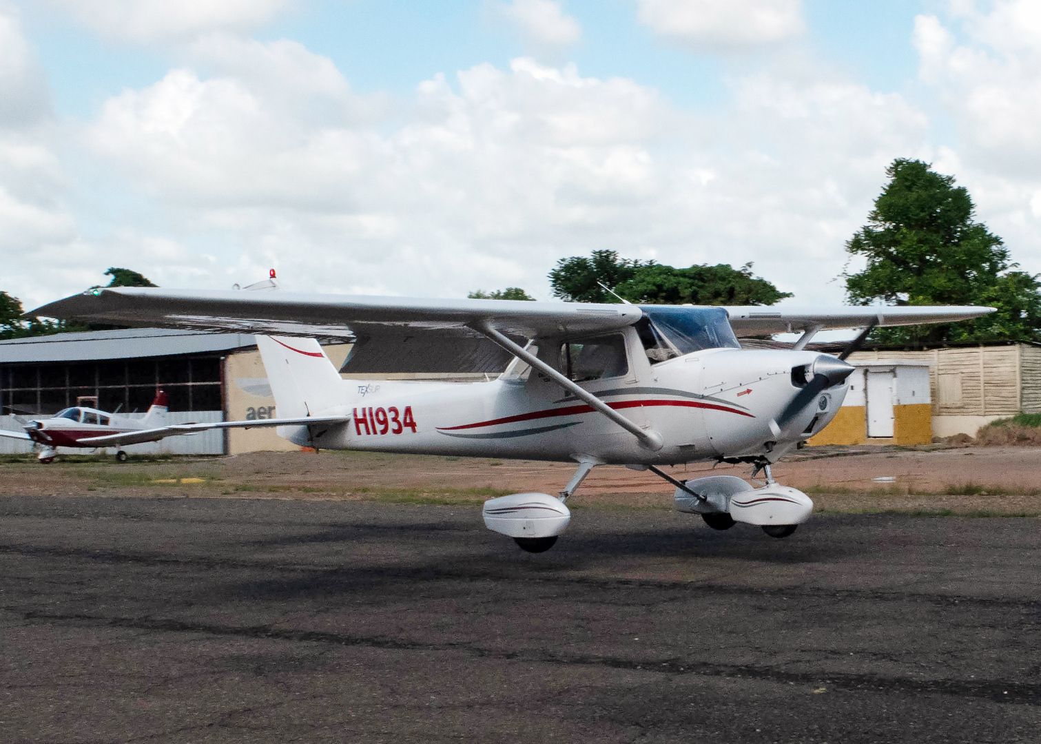 Cessna 150 HI934 en rampa del aeroclub